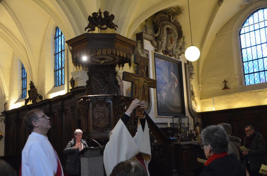 Verering van het kruis © Dirk Adams
