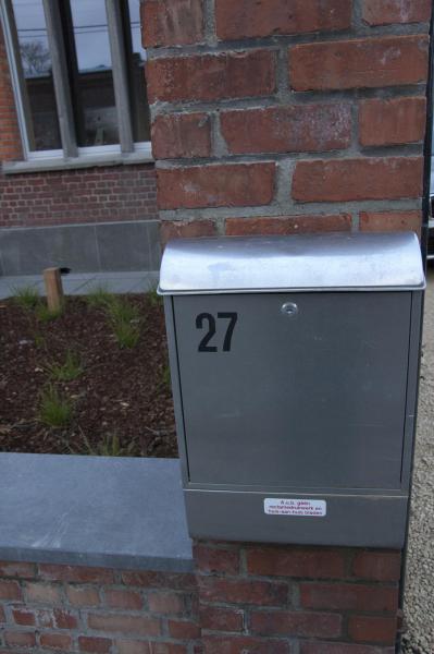 Week 06/05: Deze brievenbus kreeg in 2019 een federale betekenis. Weet je waar deze brievenbus hangt? Hospitaalstraat aan de woning van pastoor Christ. © Federatie Krekedal Kortemark