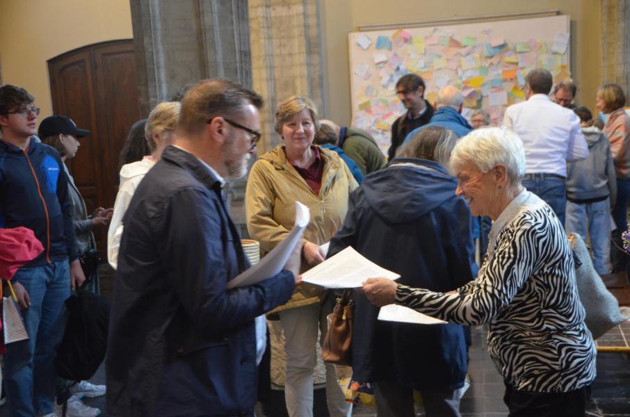 Bij het buitengaan ontvangen we de wens van iemand uit de gemeenschap © Dirk Adams