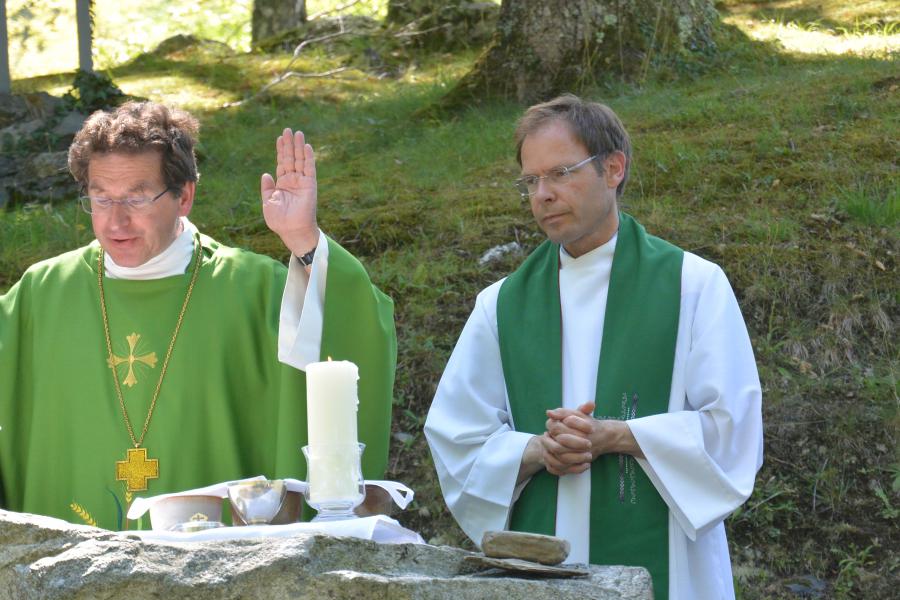 Eucharistieviering buiten (2) 