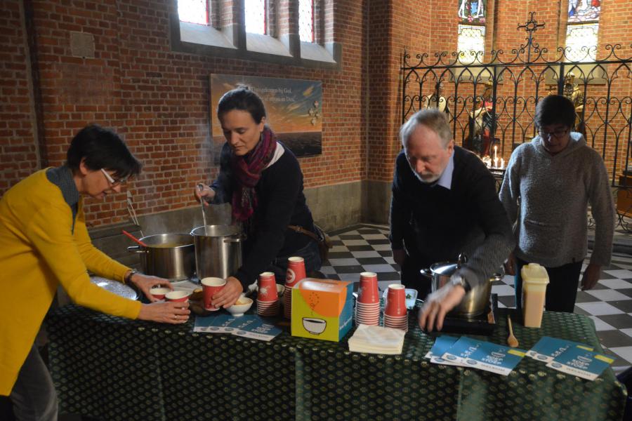 Soep in de kerk © Mariette Dhondt