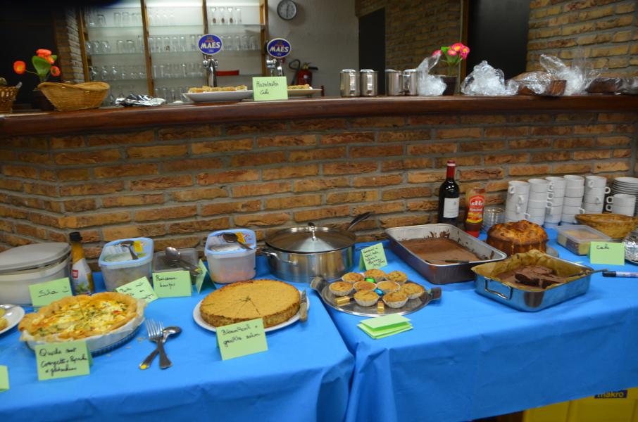 Het kookatelier van De Ark deed zijn bijdrage aan de potluck © Mariette Dhondt