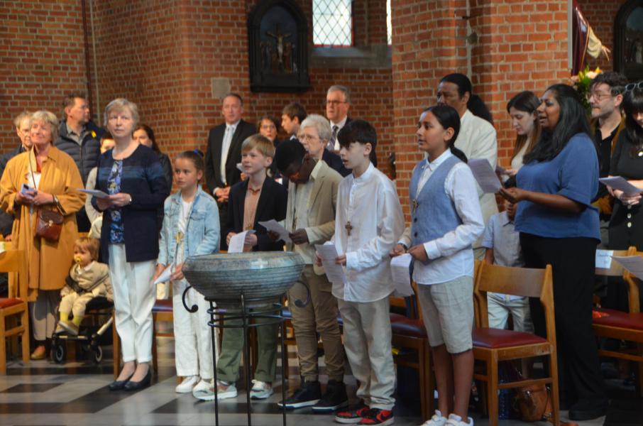 Alle aandacht voor het Woord van God © Aleidis