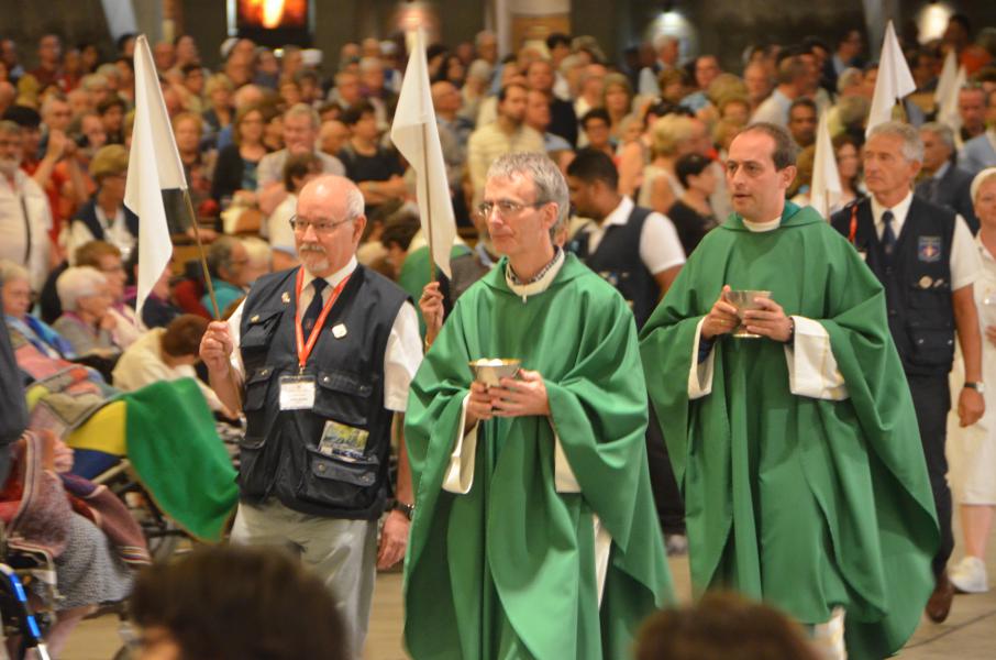 Internationale mis in de Pius X basiliek © Ria Van Alboom