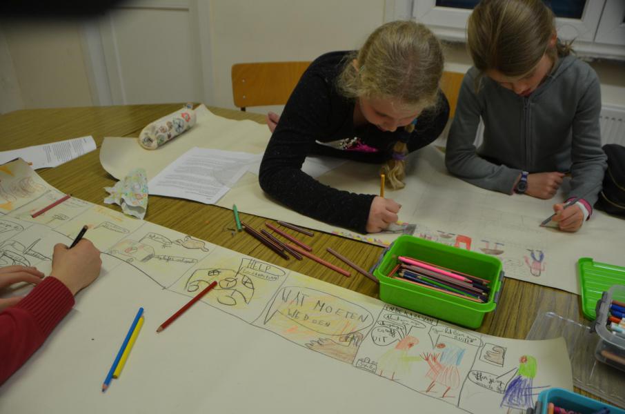 Plussers maken een eigentijdse strip van het verhaal van Jona. © Mariette Dhondt