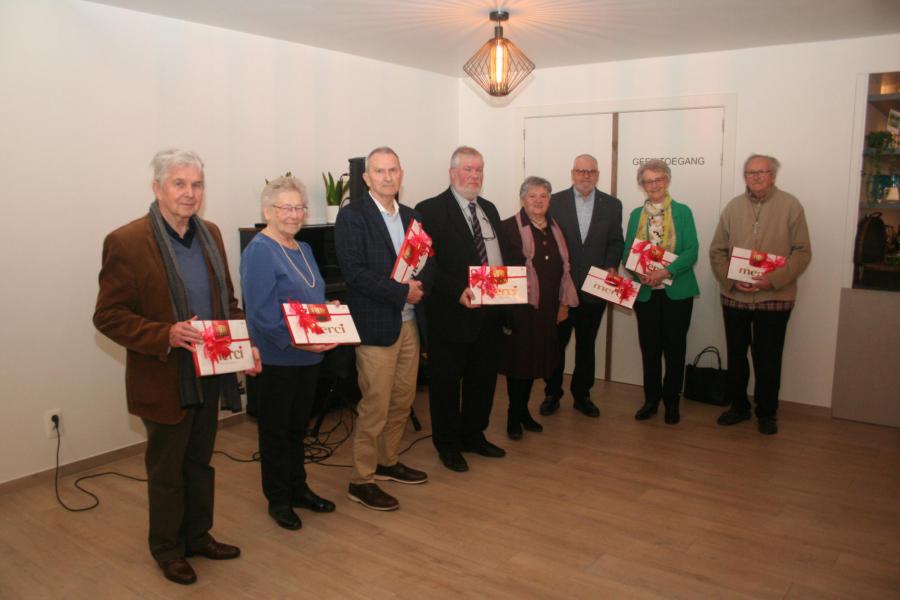 Van links naar rechts: Robert Vanheerentals - Lieve Neyrinck (weduwe van André Plyson, die 21 jaar secretaris was) - Werner Ingelbrecht - Freddy Bluekens - Sonia Vanhercke - Wil-fried Brouckaert - Nicole Vansteenkiste – E.H. Norbert Lagast © -