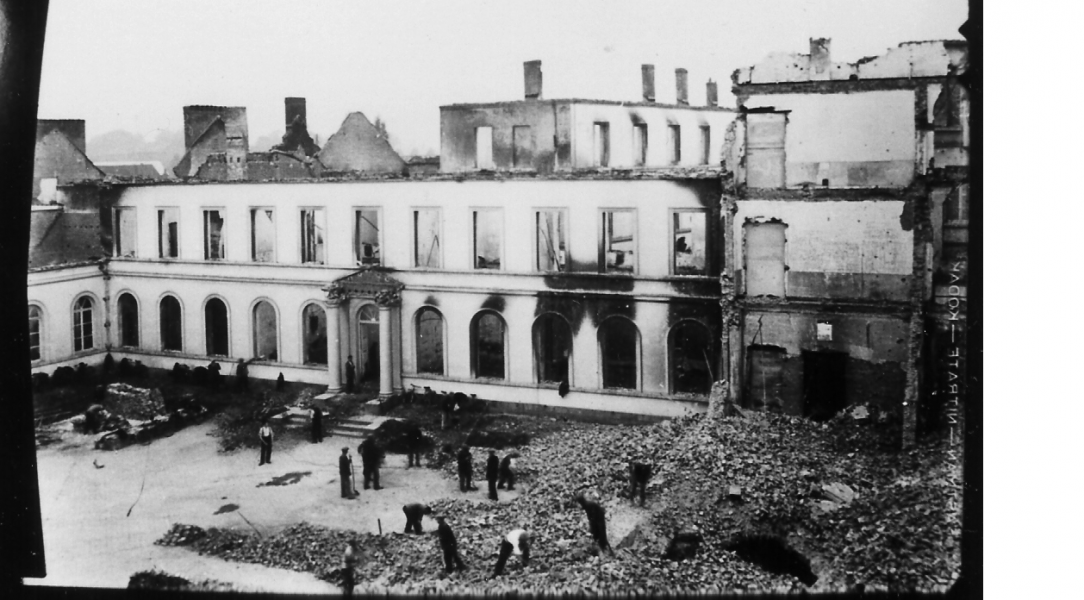 De school van de zusters van Saint-André in Doornik ging na een bombardement op 16 mei 1940 in de vlammen op  © Soeurs de Saint-André de Tournai
