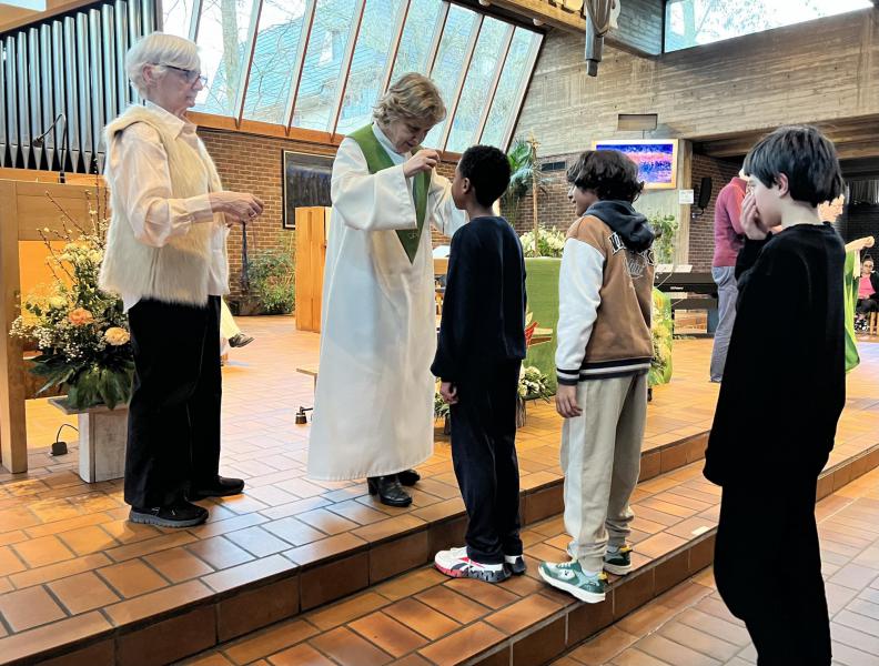 De vormelingen ontvingen hun vormselkruisje, 7 februari 2026 © Dirk Bellens