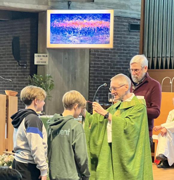 De vormelingen ontvingen hun vormselkruisje, 7 februari 2026 © Dirk Bellens