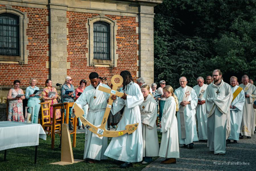 aanbrengen van het anker van hoop © Sophie Richez