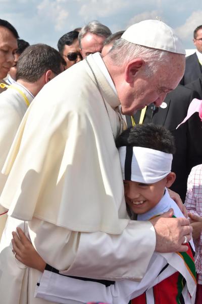Franciscus tijdens de pausreis naar Azië, in het teken van de verzoening © OSR/SIR