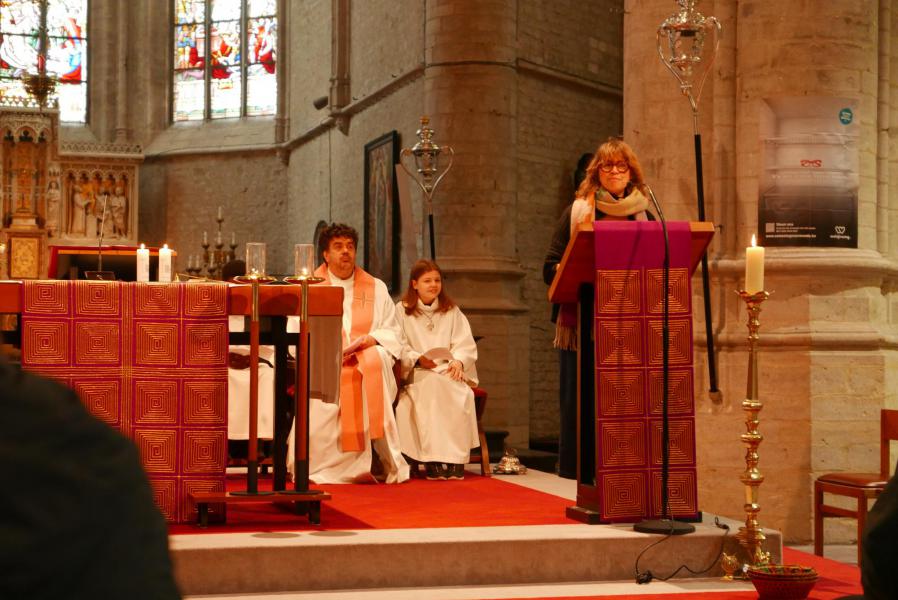 Dr. Van Nuffel bracht een boeiende getuigenis © Leen. 