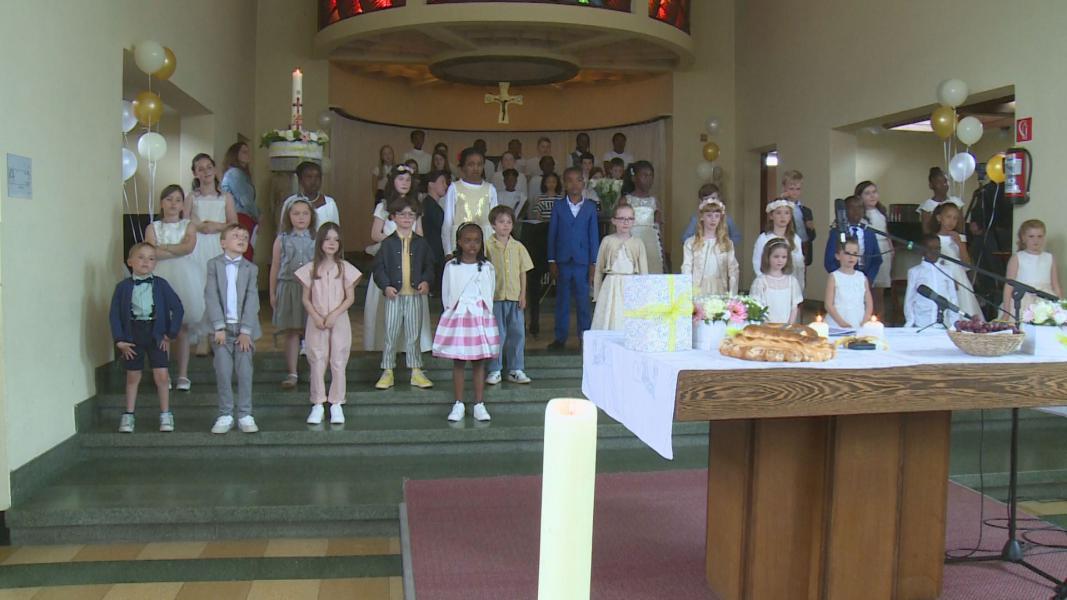 Eerste Communicanten - Hartencollege Basisschool Weggevoerdenstraat Ninove - 18-05-2024 © Videostar