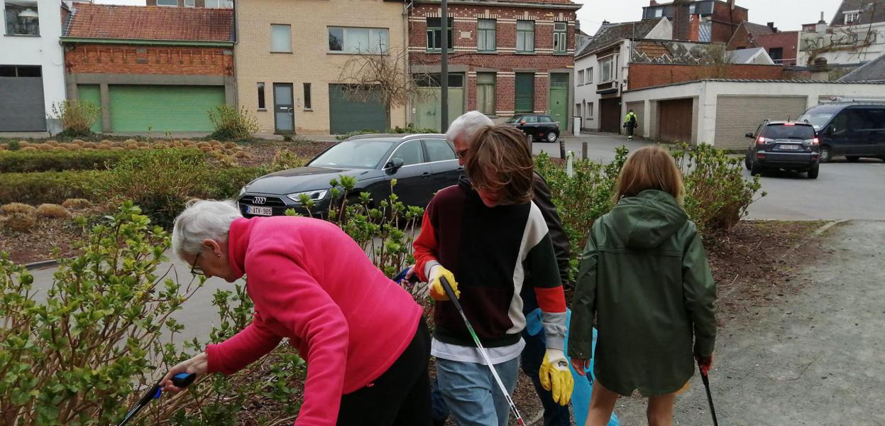 Ecokerk Ninove - opruimactie rond Abdijkerk © Tim Van Nieuwenhove