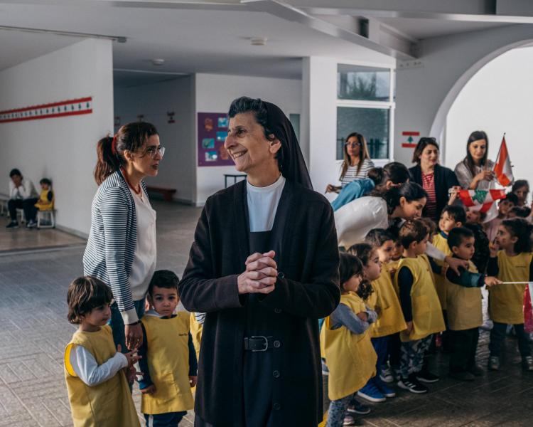Leerlingen en leerkrachten van de Ecole du Carmel Saint-Joseph in Libanon © J.-M.Gautier