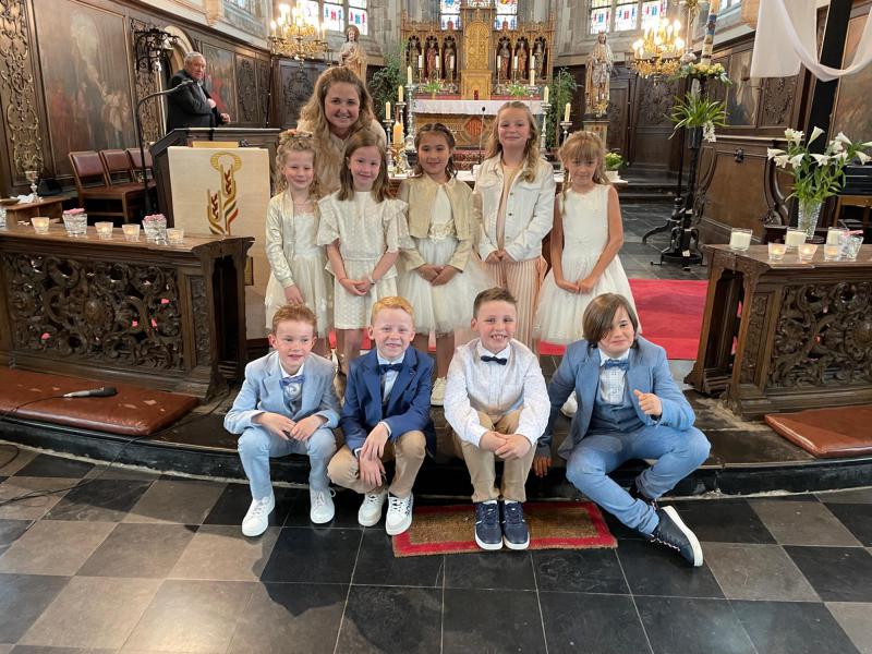 Vanuit De Oogappel in Appelterre-Eichem werd er een eerste communieviering georganiseerd voor de leerlingen van het tweede leerjaar. Proficiat aan alle kinderen die hiervoor blijven kiezen. © Alexander Vandaele