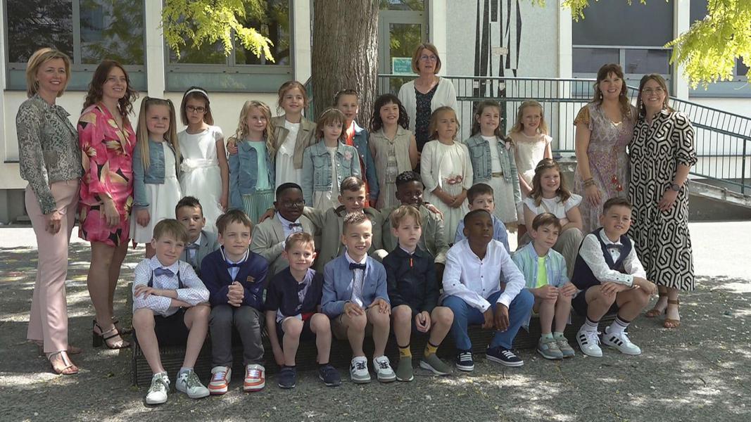 Het mooie Pinksterweekend kreeg een gouden randje dankzij de communicanten van Hartencollege Basisonderwijs Weggevoerdenstraat in de Sint-Aloysiuskapel… © Alexander Vandaele