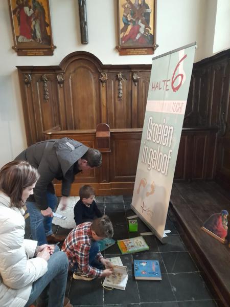 Eerste Communietocht maart 2024 in de kerk te Outer © Krista De Vos