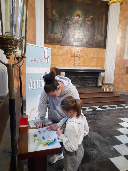 Eerste Communietocht maart 2024 in de kerk te Outer © Krista De Vos