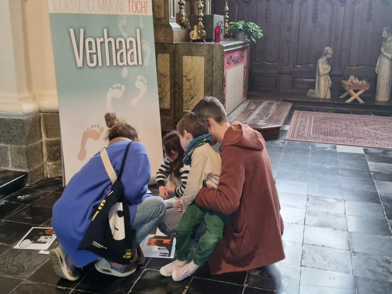 Eerste Communietocht maart 2024 in de kerk te Outer © Krista De Vos