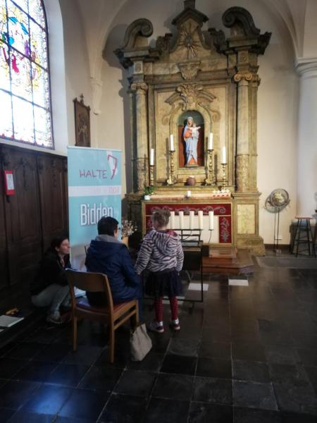 Eerste Communietocht maart 2024 in de kerk te Outer © Krista De Vos