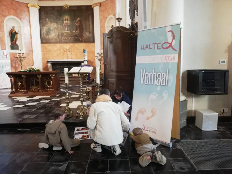 Eerste Communietocht maart 2024 in de kerk te Outer © Krista De Vos