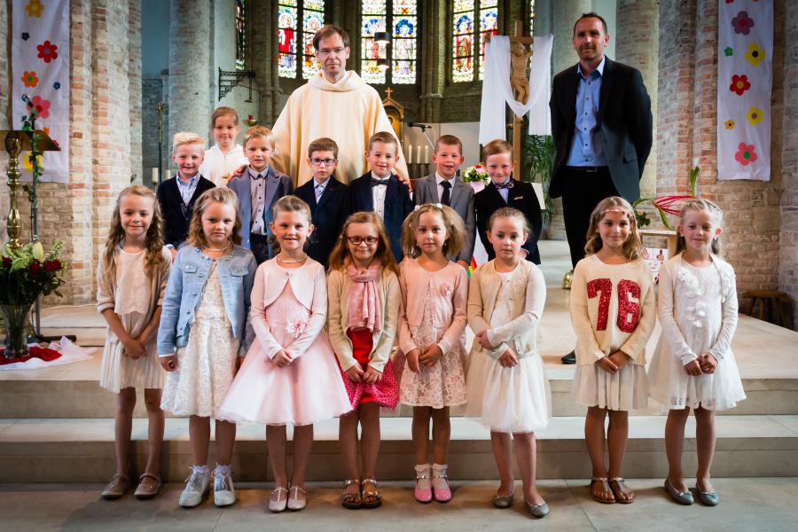 Eerste communie 2017 in de Sint-Pieterskerk te Esen 