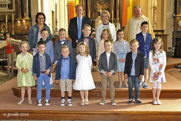 Eerste communicanten Gemeentelijke basisschool  