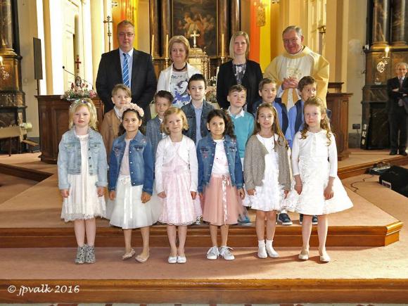 Eerste communicanten Gemeentelijke basisschool  