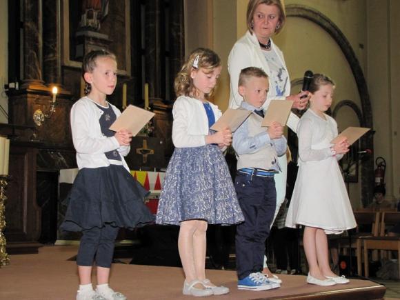 Eerste communicanten Gemeentelijke basisschool  