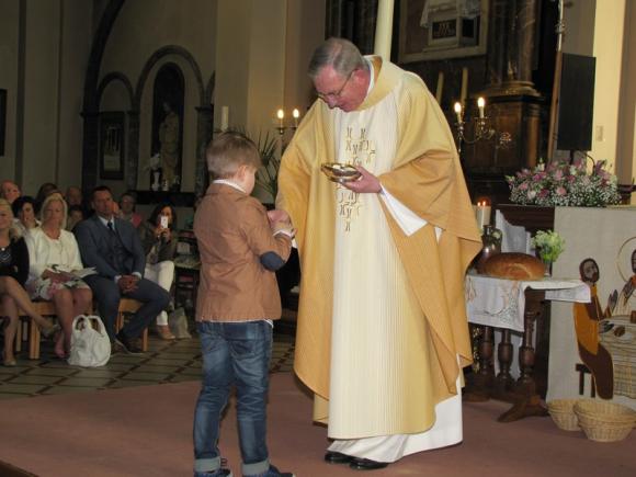 Eerste communicanten Gemeentelijke basisschool  