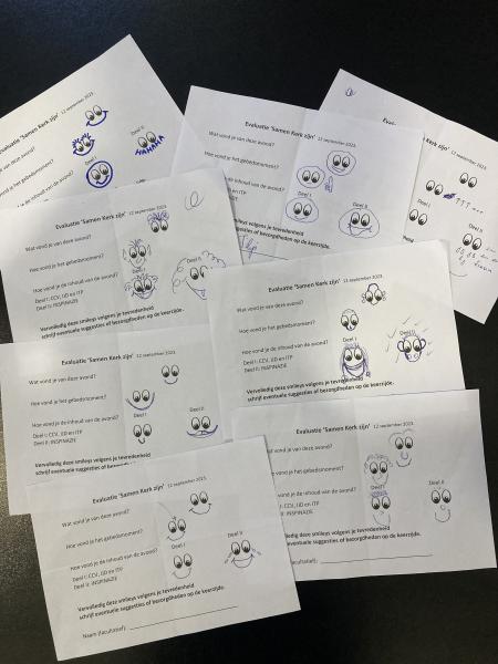 Evaluatiesformulieren van de avond © Kristien Verschueren