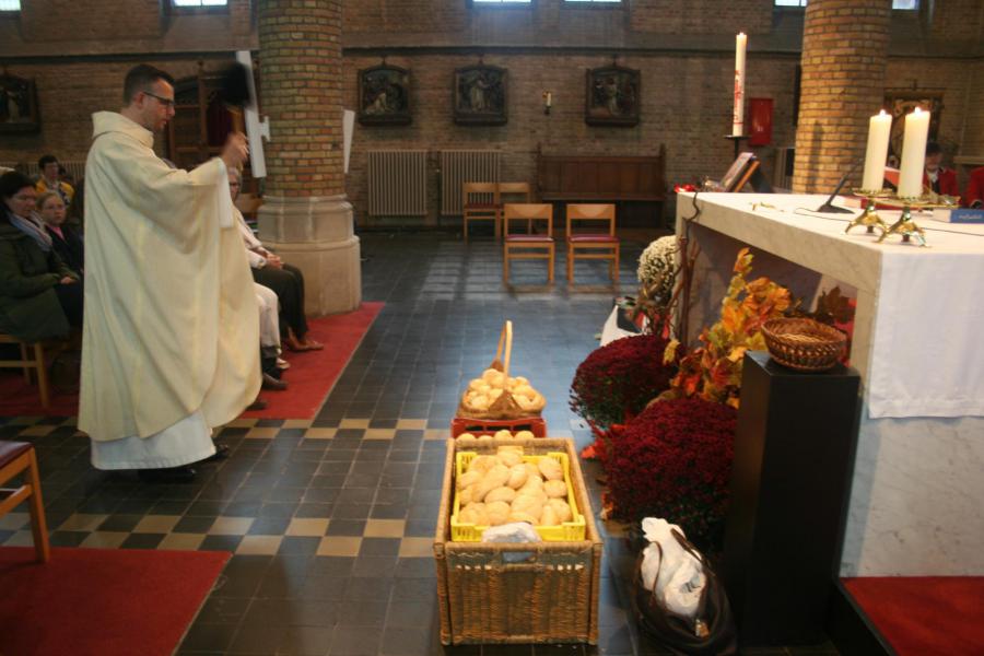De Sint-Hubertusbroodjes werden tijdens de viering gewijd  © Freddy Bluekens