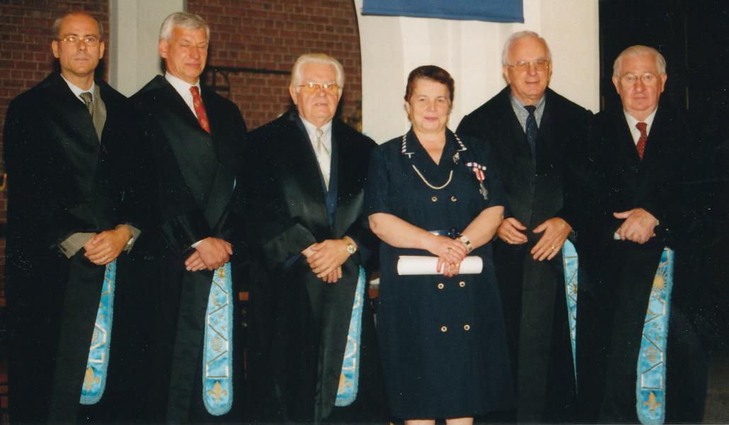 Diocesane decoratie in 2000 met de toenmalige Kerkfabriek – v.l.n.r. Marc Derveaux, Jean Aernauts, Theo Weyts, François Dedecker en Rik Dillen  © Mia Verbanck