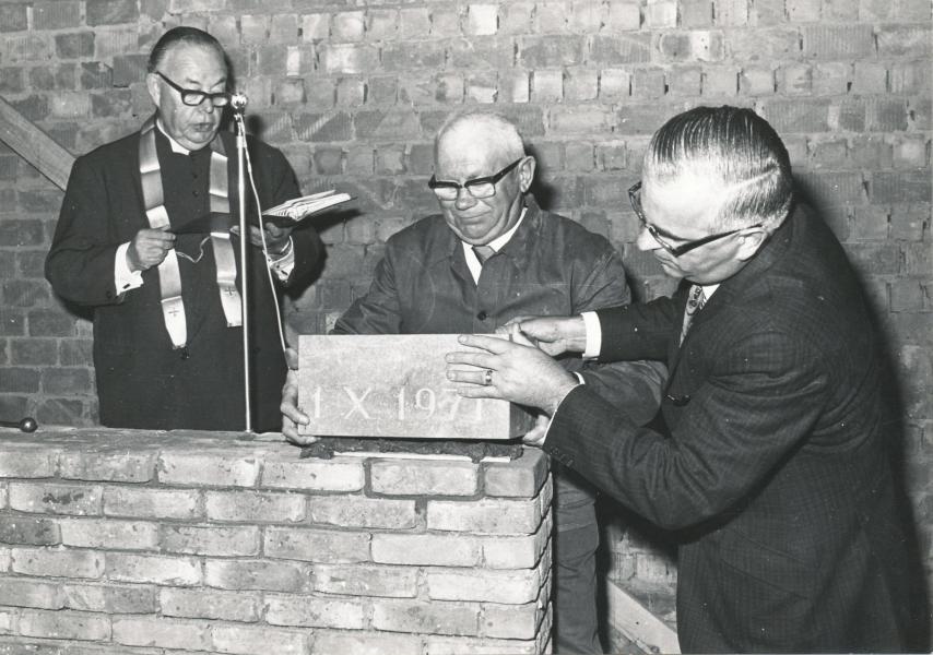 Eerstesteenlegging op 1 oktober 1971 © parochiearchief