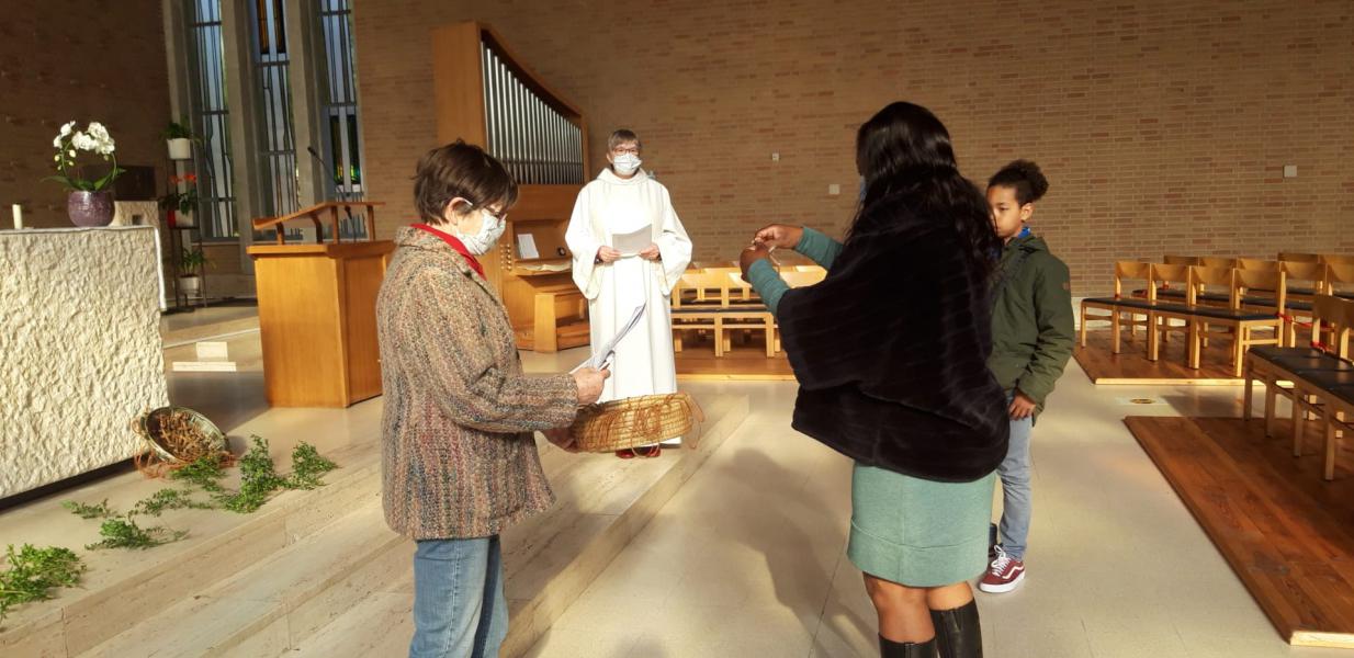 Kruisoplegging Vormelingen © Hans Swennen