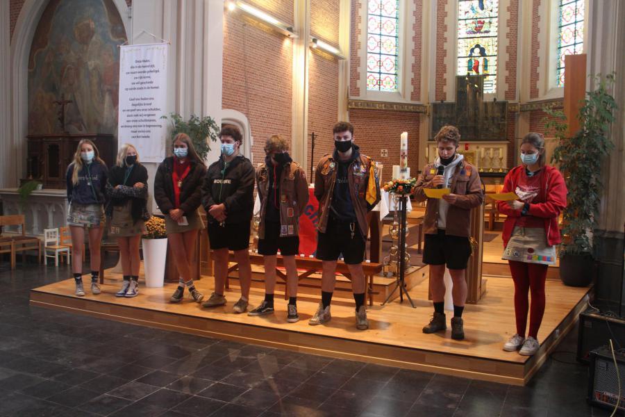v.l.n.r. De zes nieuwe leden van de leiding en de groepsleiding  © RvH
