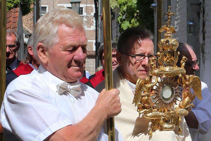Sacramentsprocessie in het begijnhof © Marcel Schoeters