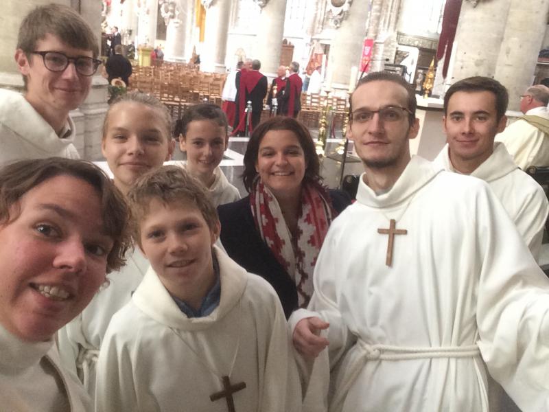 Kaatje en de misdienaars na de Sint-Gummarusprocessie 