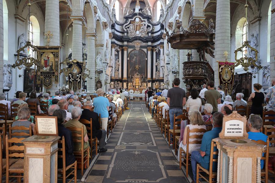 Eucharistie in de begijnhofkerk 