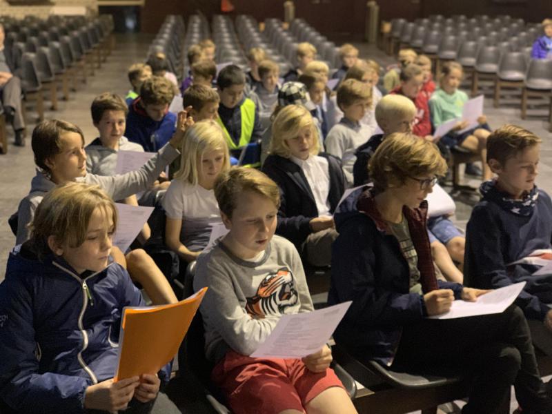 Dit jaar werden onze 60 vormelingen in spe in acht catechesegroepjes ingedeeld 