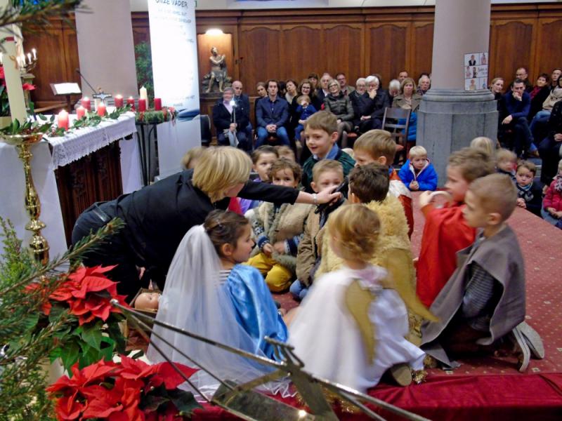 Kerstspel door de “Verrekijkende kleuters” 