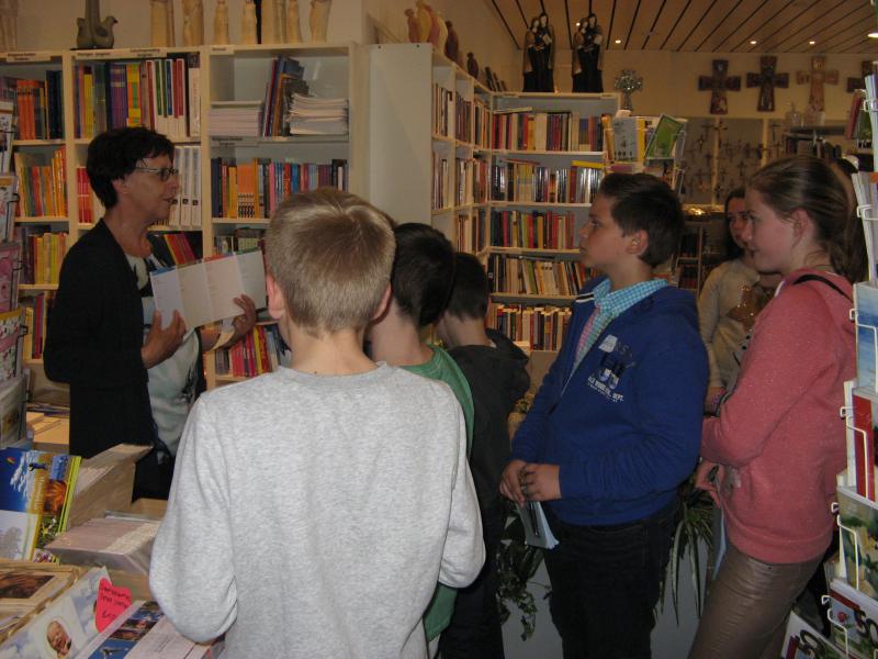 In de religiowinkel