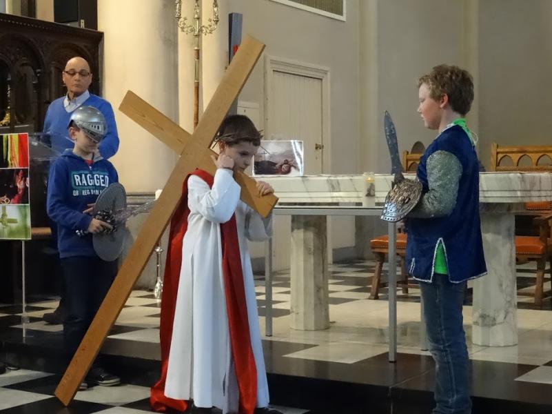 Goede Vrijdag: Jezus draagt zijn kruis