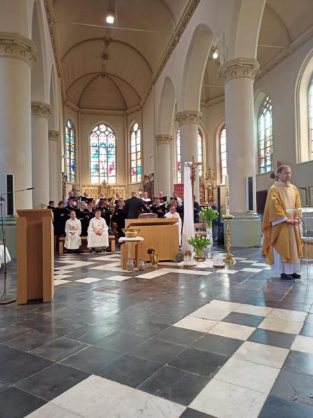 Paasviering in de Sint-Amanduskerk te Wingene 