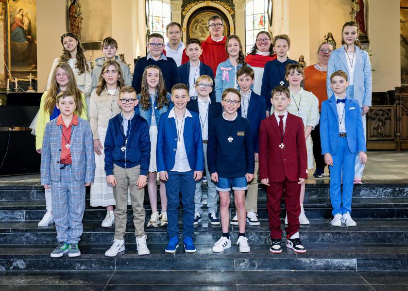 Vormselviering voor 19 vormelingen van De Horizon op zaterdag 29 april om 14 u. met vormheer E.H. Filiep Callens. 