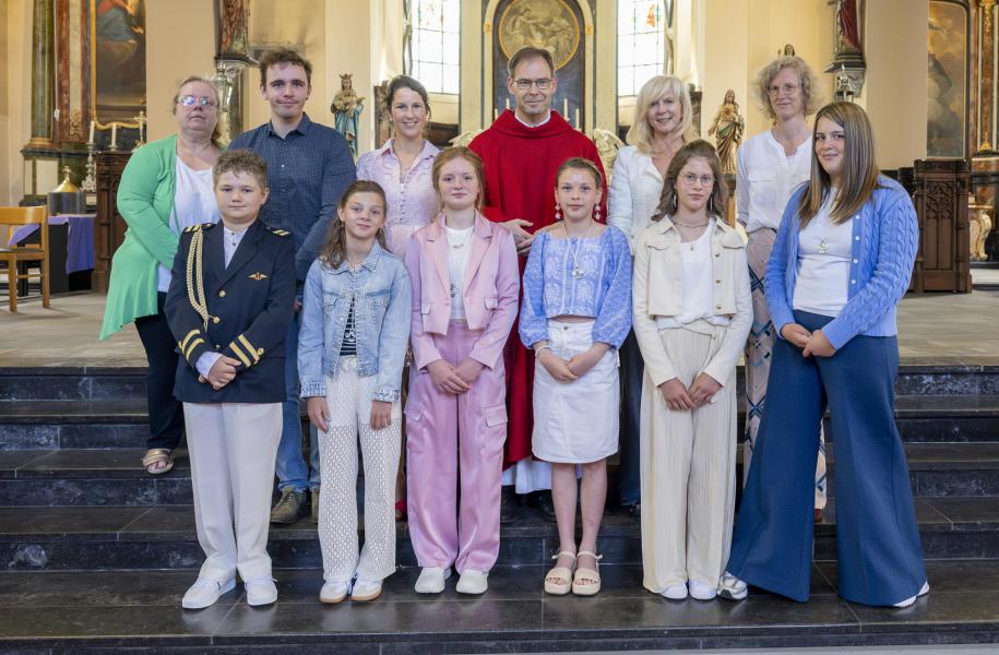 Vormelingen van de school van De Hille - Zwevezele 