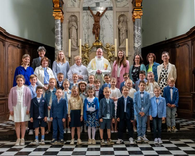 Eerste Communie in de Sint-Lambertuskerk - Oedelem 