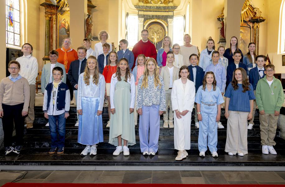 Vormelingen van de school van Zwevezele Centrum 