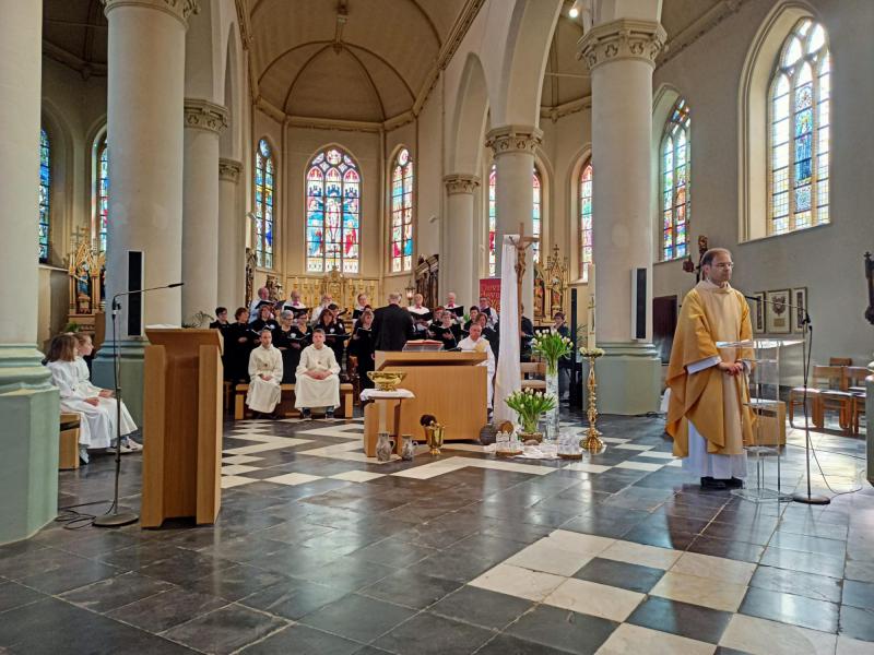 Paasviering in de Sint-Amanduskerk te Wingene 